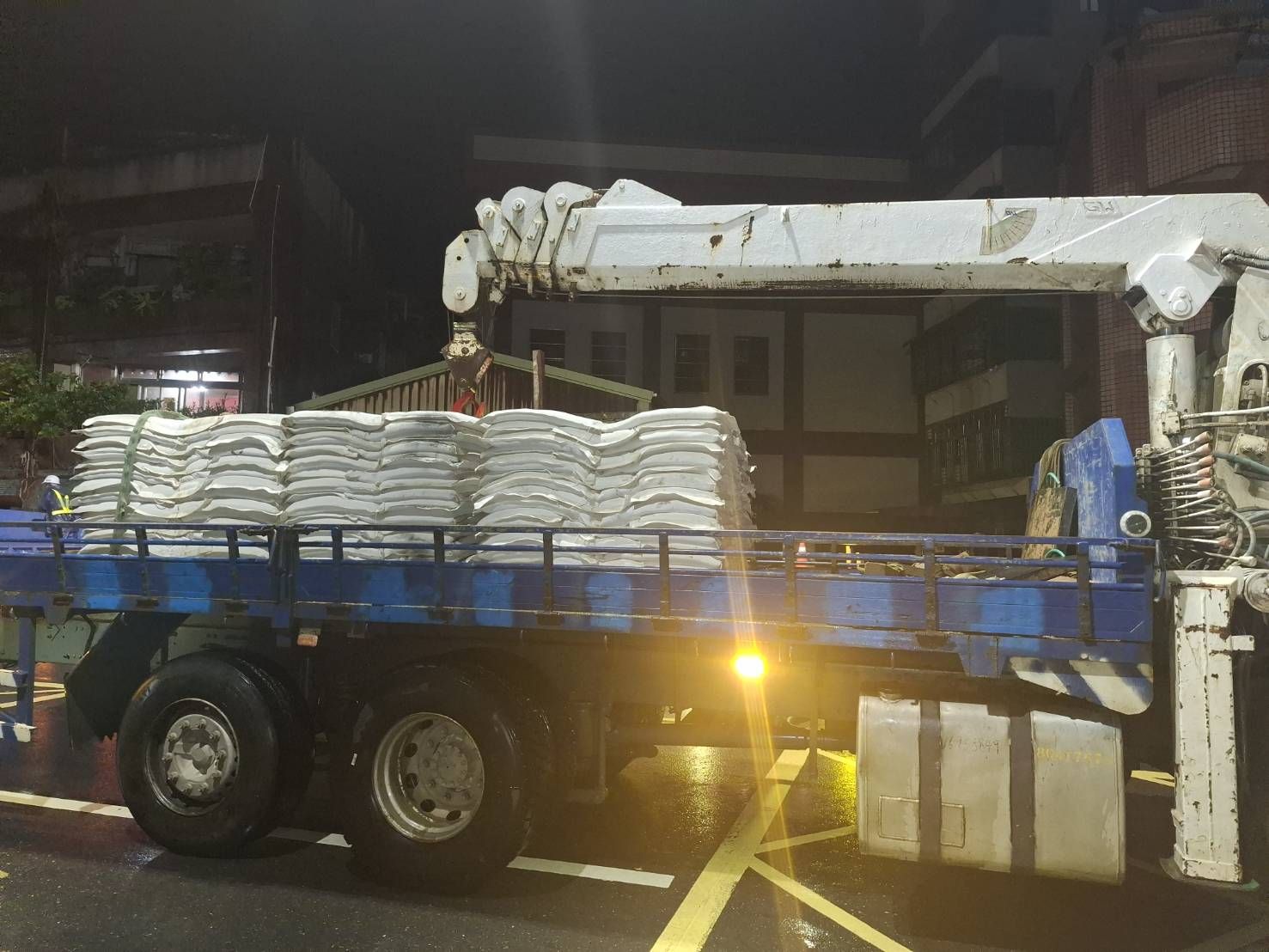 水利局已備有足夠數量之砂包,提供臨時搶險及區公所領取使用